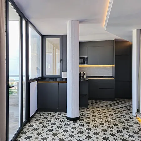 Special Sky - Stunning Sea & Mountain Views- Center Appartement *